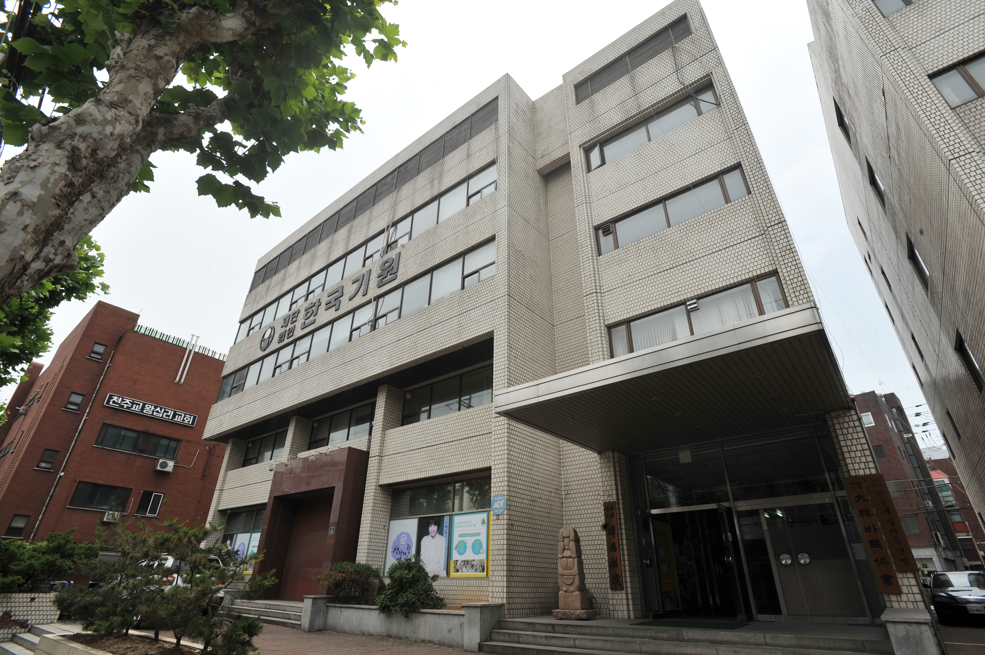 0490f719b48060f020b5c6b011f11a399fd335345acecde22e