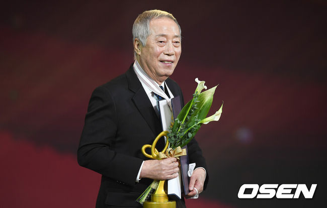 [OSEN=박준형 기자] 29일 서울 회기동 경희대학교 평화의 전당에서 제 11회 대한민국 대중문화예술상 시상식이 진행됐다.배우 장동윤과 장예원 전 아나운서가 진행을 맡은 '  data-nummark=