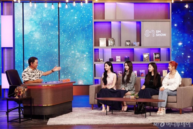 이수만 SM 총괄 프로듀서가 29일 오전 온라인으로 진행된 '  data-nummark=