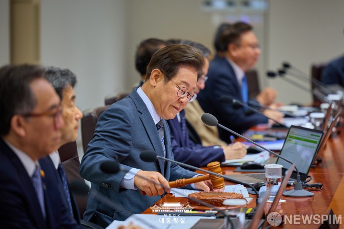 09e58373b5816b85239ef794429c701eb9b8851b02cbfb9860f149af4c366901e470e953ac4d49e471413338cb4fe43a80239dcc