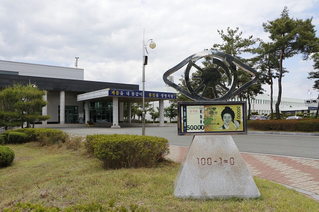 0f9ef27fc3861ef52399f591419c701b7a62ff7b058851e86ac8560a8991a0439a27771aa855f09f093db5d25ff1aa024b9a46