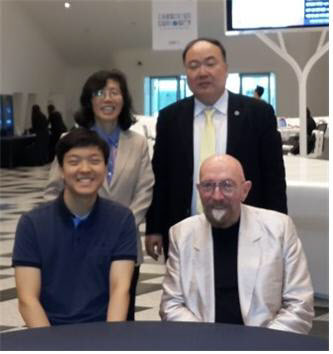 영화 ‘인터스텔라’의 손(Thorne) 교수(오른쪽 아래부터 시계방향), 송유근 군과 모친 박옥선 여사, 필자. /박석재