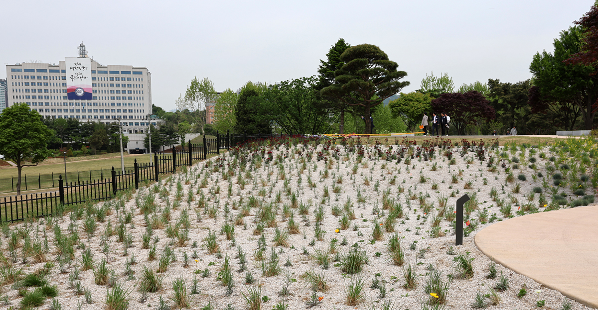 7ce88824bd846df63aef86e215d06a2acbd38a77378ee915ced9cdbe3c4f