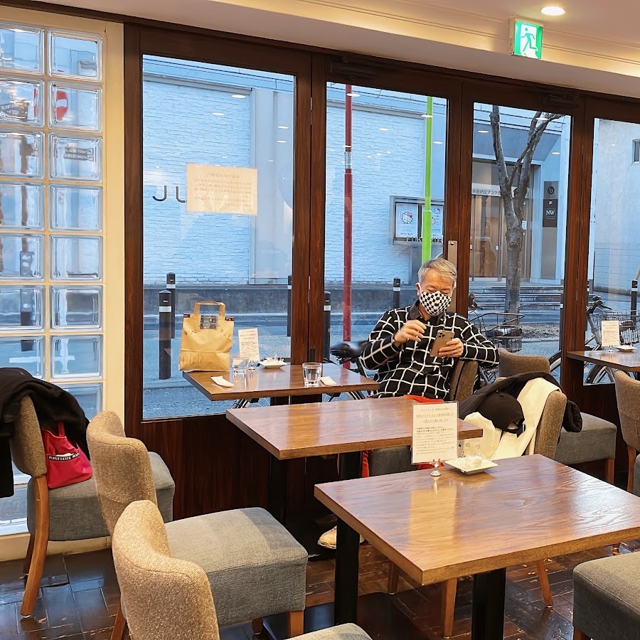 28b9d932da836ff63bee83e74784746543be7d864b5bbe6f6988dfc9786030360895ec