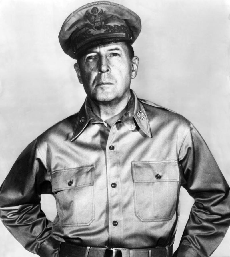 1-former-general-douglas-macarthur-everett.jpg