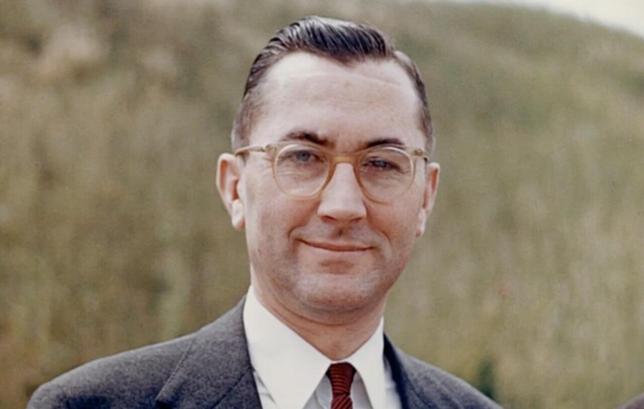 MV5BNjE0NWMyZGMtMWU0ZS00NDQ5LWE2ZDgtMGU3ZGQwZDkxMTQ2XkEyXkFqcGdeQXVyNjUxMjc1OTM@._V1_.jpg 트럼프 최측근 " 중국 때문에 유럽 지켜줄 여유 없다 "