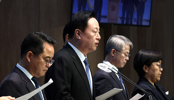 24b0d121e09c28a8699fe8b115ef046f5c4c9d9daf